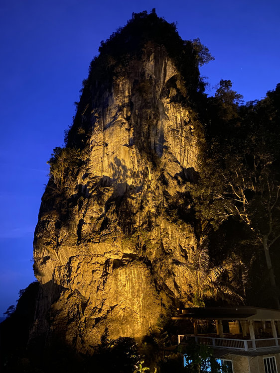 long-exposure-night-cliff.thumb.jpg.43c7e6f9cc121bb32402bfacce18d928.jpg